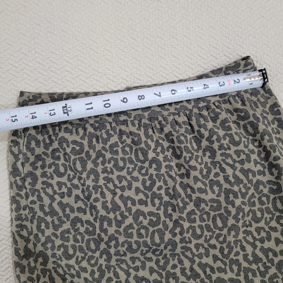 Banana Republic Cheetah Print Textured Skirt Size 4P - Picture 8 of 15
